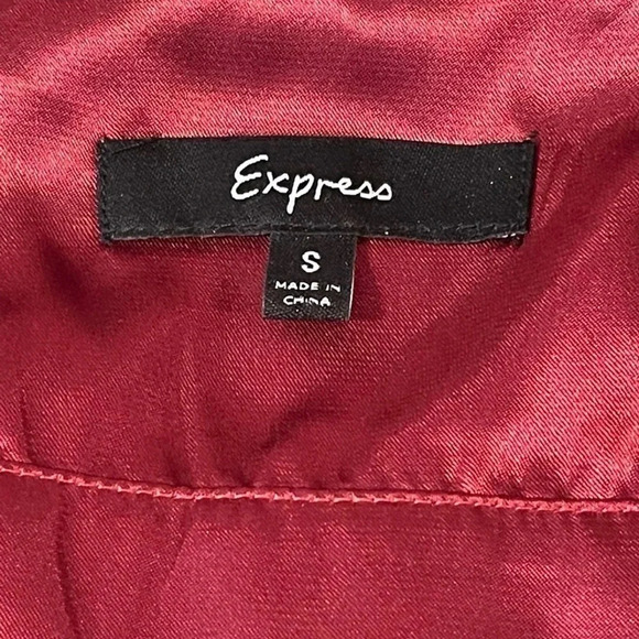 Express Women’s sleeveless tank top with a shimmery Iridescent fabric. - Picture 4 of 10